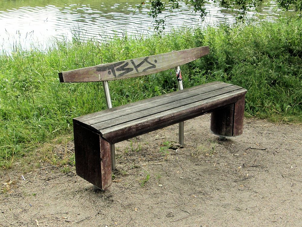 Puiston penkki